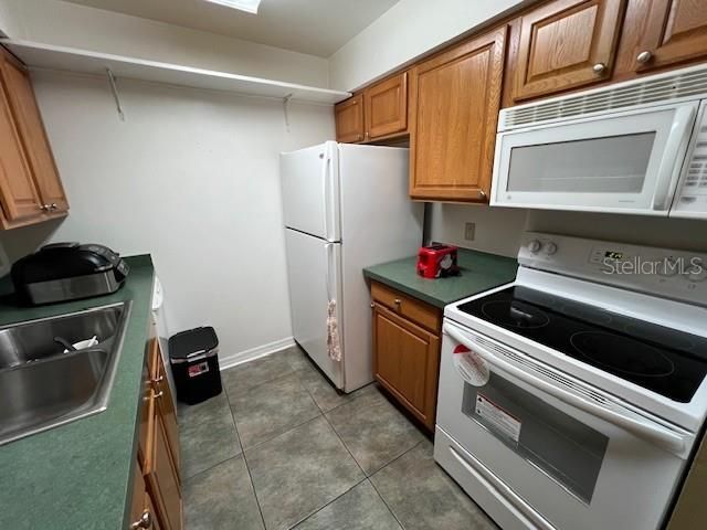For Sale: $215,000 (2 beds, 2 baths, 851 Square Feet)