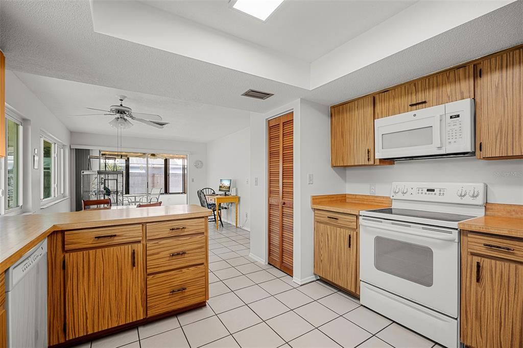 Active With Contract: $435,000 (3 beds, 2 baths, 1992 Square Feet)