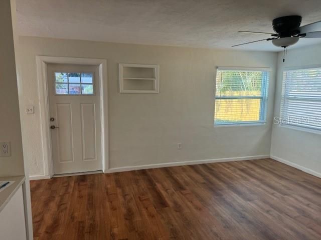 For Rent: $3,000 (3 beds, 2 baths, 1000 Square Feet)