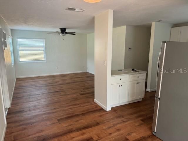 For Rent: $3,000 (3 beds, 2 baths, 1000 Square Feet)