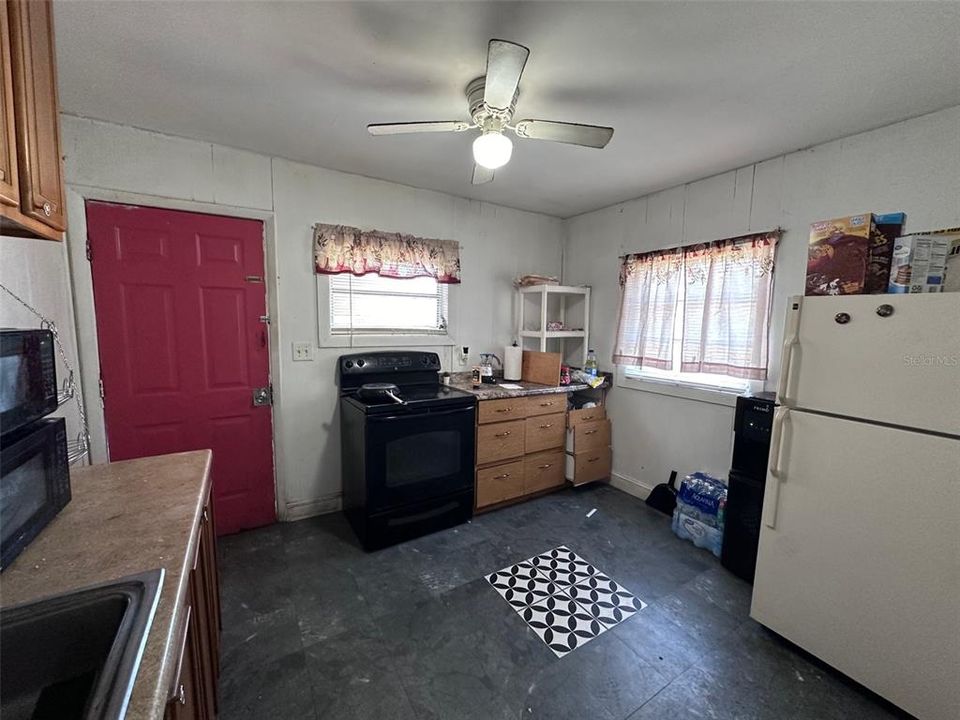 For Sale: $279,000 (2 beds, 1 baths, 624 Square Feet)
