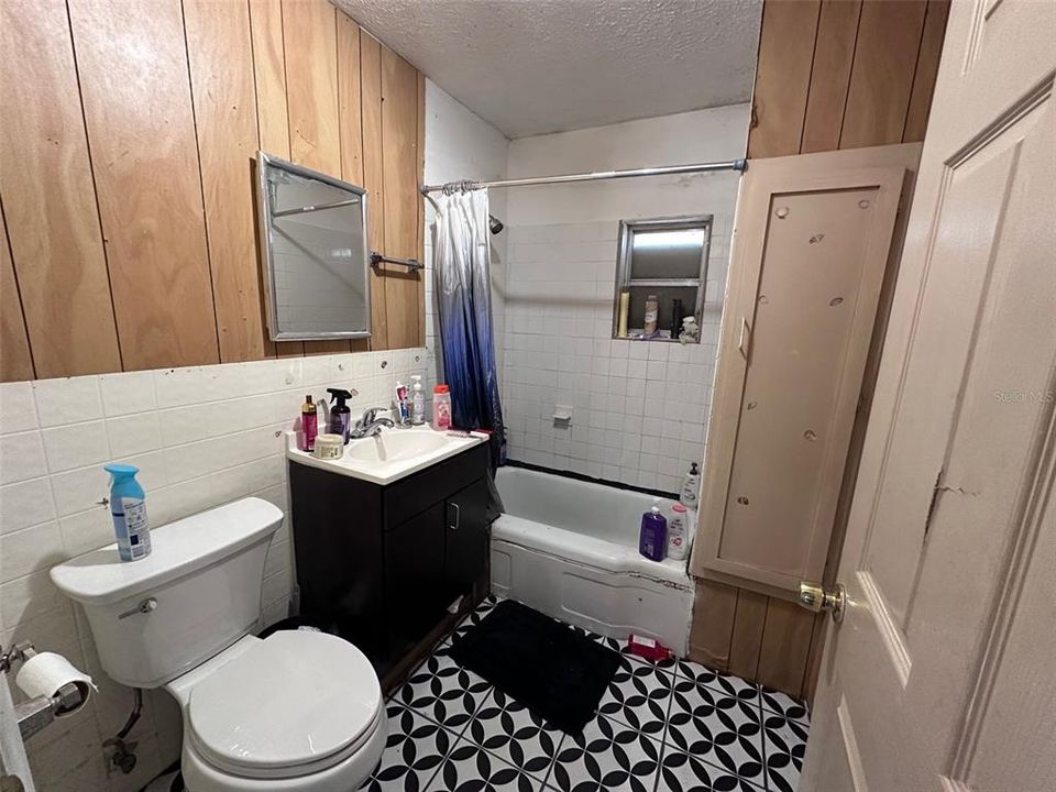 For Sale: $279,000 (2 beds, 1 baths, 624 Square Feet)