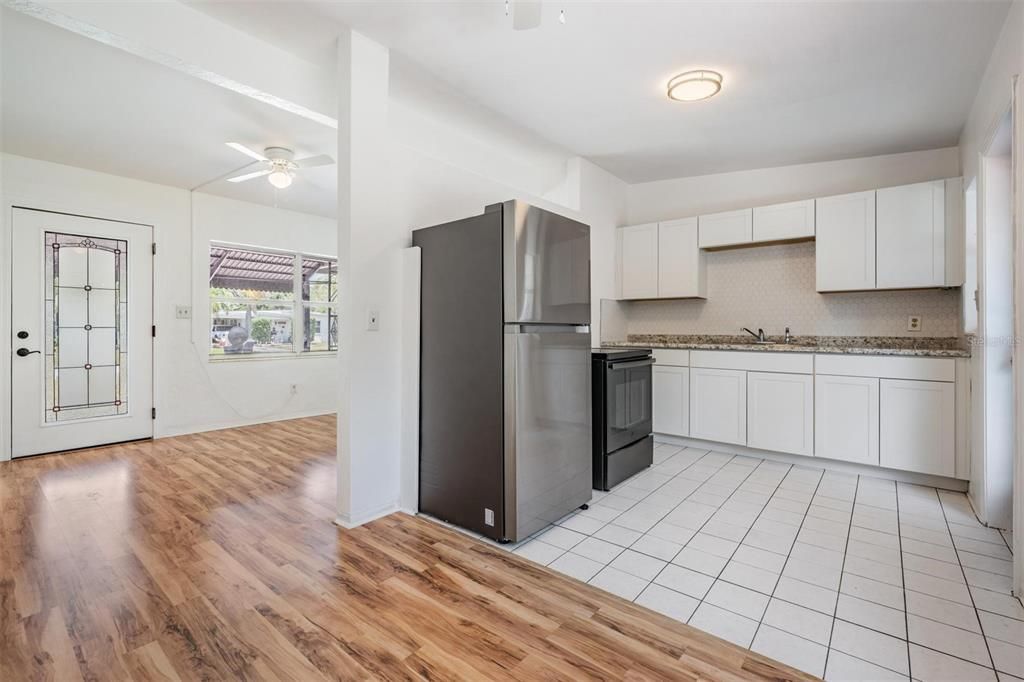 Active With Contract: $285,000 (2 beds, 1 baths, 756 Square Feet)