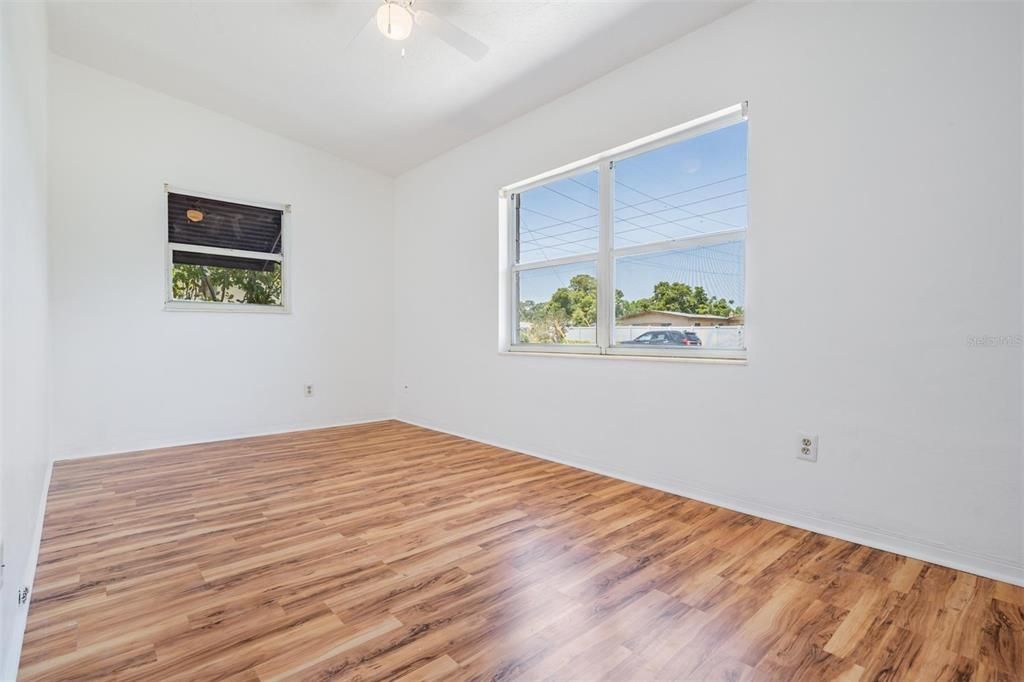 Active With Contract: $285,000 (2 beds, 1 baths, 756 Square Feet)