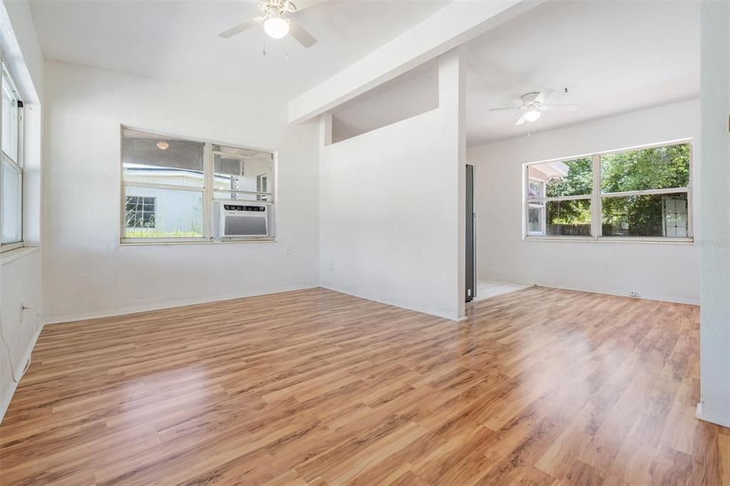 Active With Contract: $285,000 (2 beds, 1 baths, 756 Square Feet)