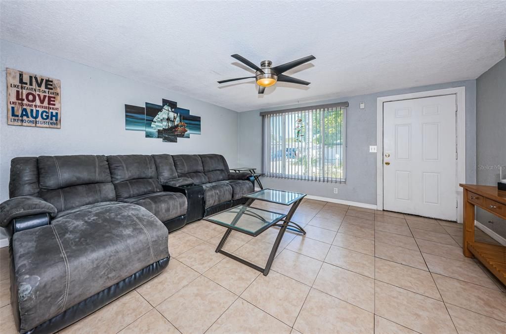 Active With Contract: $219,900 (2 beds, 1 baths, 1051 Square Feet)
