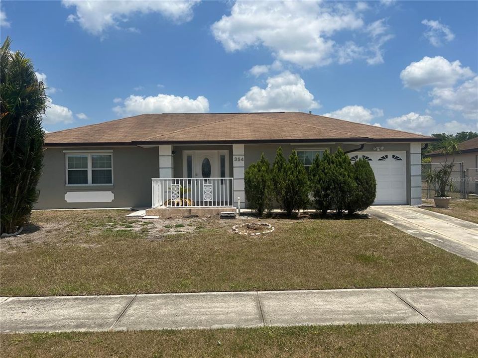 Active With Contract: $2,000 (3 beds, 2 baths, 1090 Square Feet)