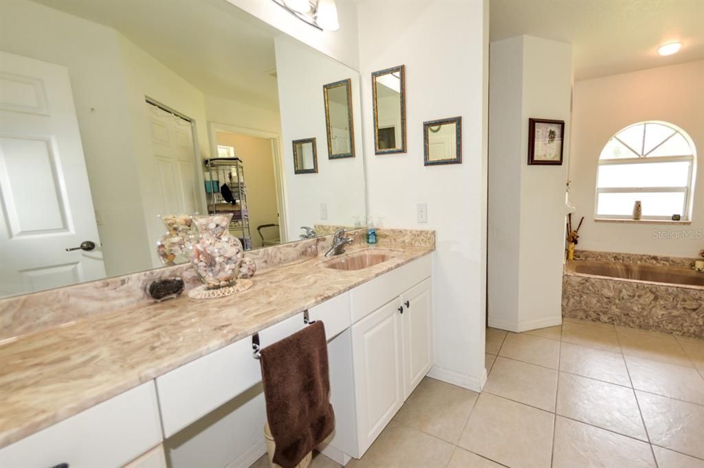 Active With Contract: $350,000 (3 beds, 2 baths, 1882 Square Feet)