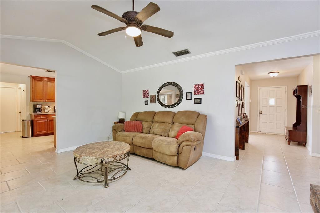 Recently Sold: $335,000 (3 beds, 2 baths, 1731 Square Feet)