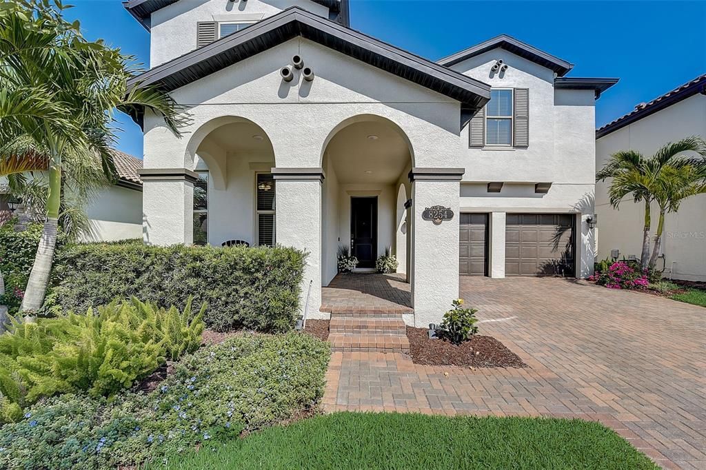 Recently Sold: $945,000 (5 beds, 4 baths, 3267 Square Feet)