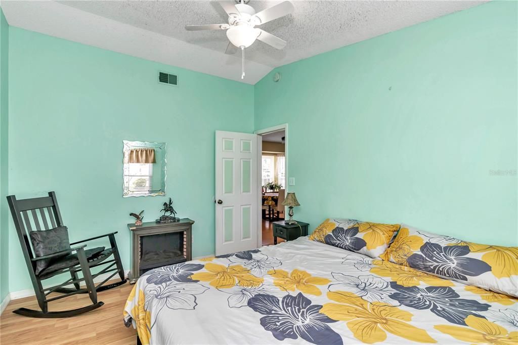 For Sale: $255,000 (2 beds, 2 baths, 1126 Square Feet)