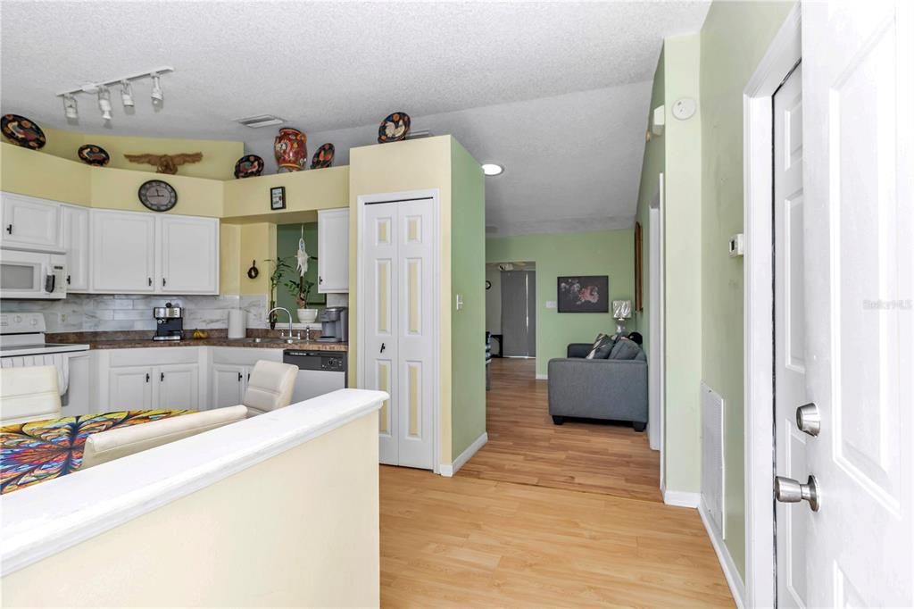 For Sale: $255,000 (2 beds, 2 baths, 1126 Square Feet)