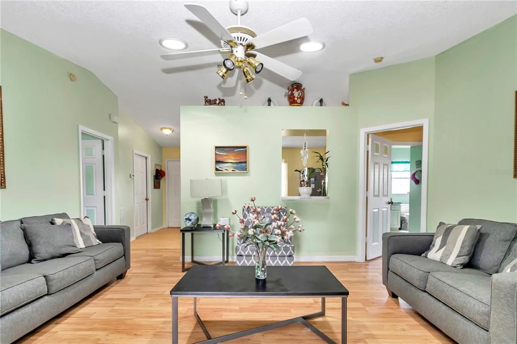 For Sale: $255,000 (2 beds, 2 baths, 1126 Square Feet)