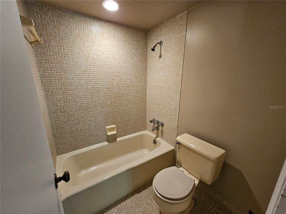 For Sale: $124,900 (2 beds, 2 baths, 1148 Square Feet)