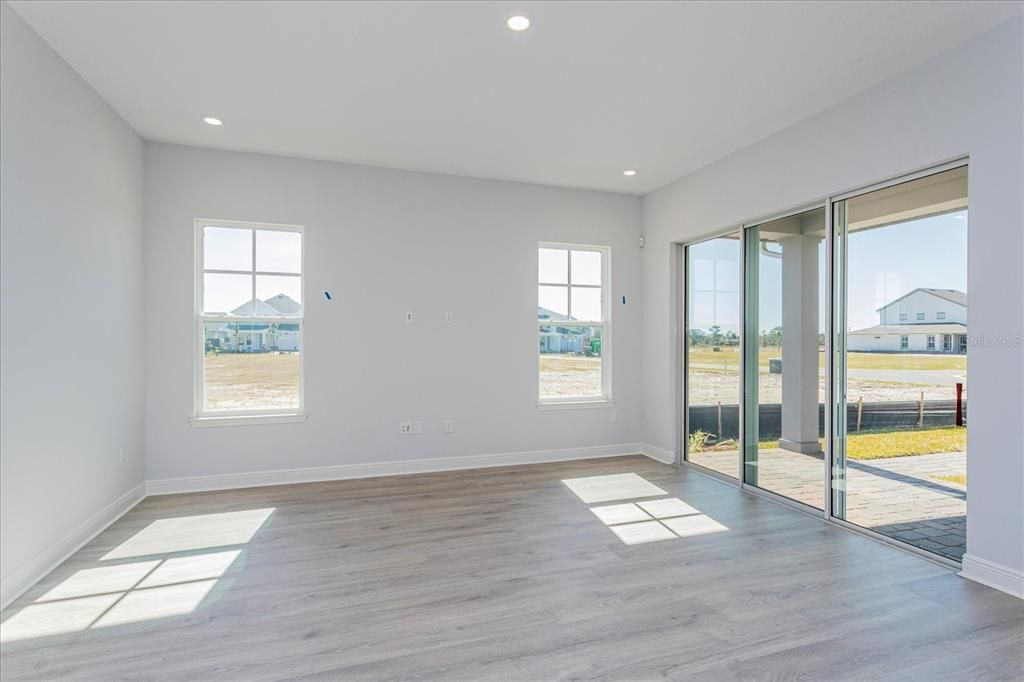 Active With Contract: $919,990 (6 beds, 5 baths, 3500 Square Feet)