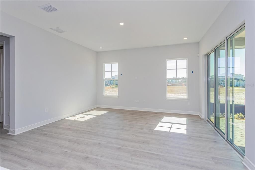 Active With Contract: $919,990 (6 beds, 5 baths, 3500 Square Feet)