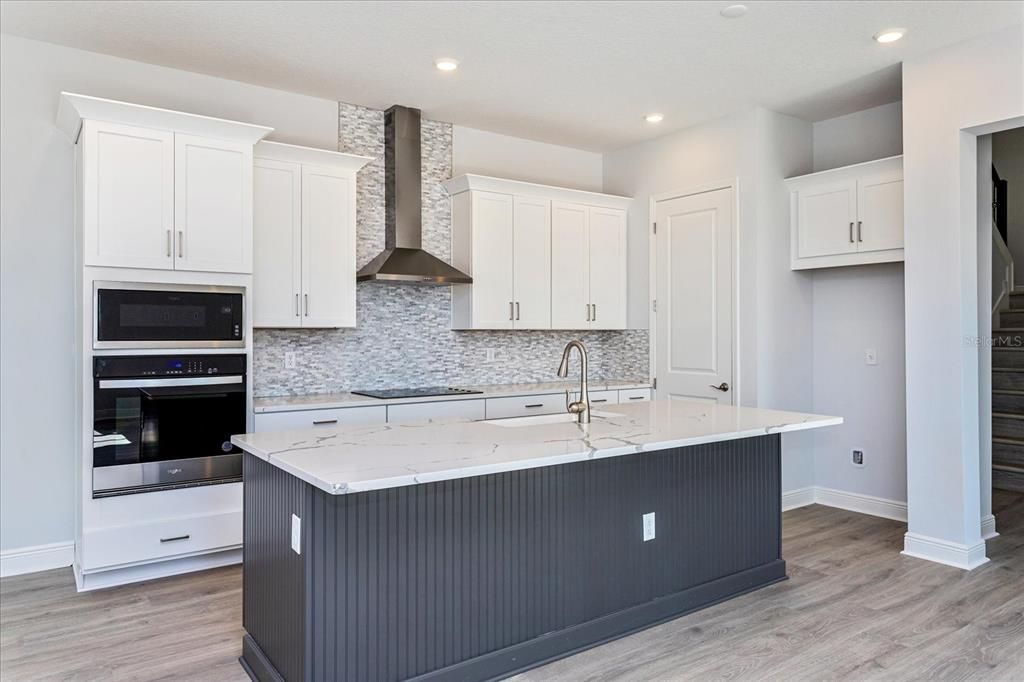 Active With Contract: $919,990 (6 beds, 5 baths, 3500 Square Feet)