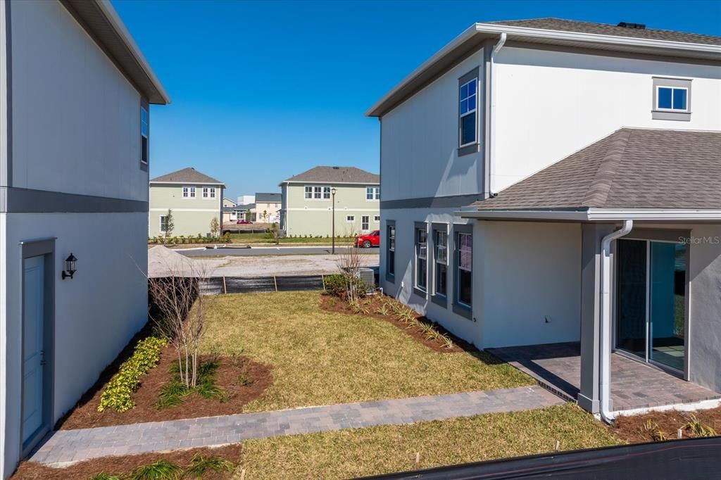 Active With Contract: $919,990 (6 beds, 5 baths, 3500 Square Feet)