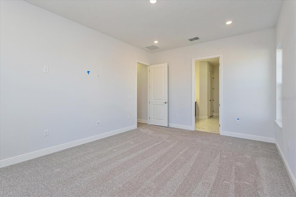 Active With Contract: $919,990 (6 beds, 5 baths, 3500 Square Feet)