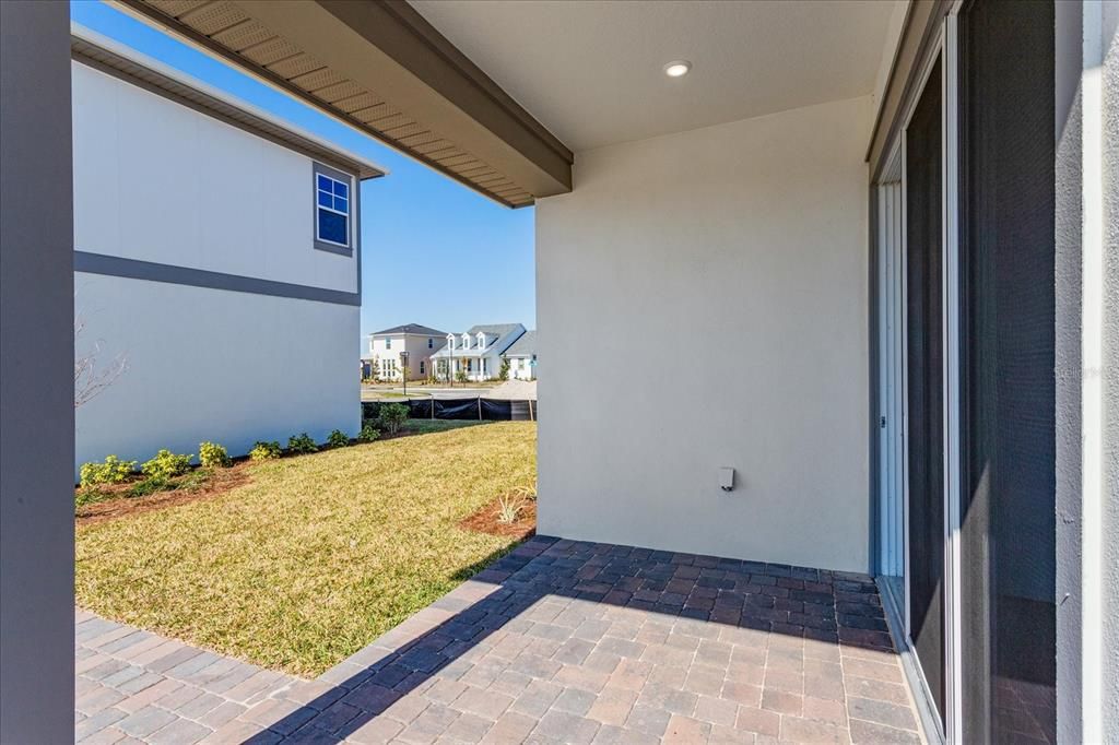 Active With Contract: $919,990 (6 beds, 5 baths, 3500 Square Feet)