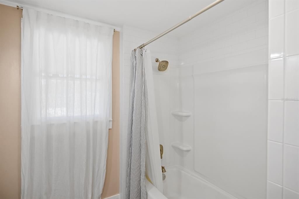 Active With Contract: $200,000 (2 beds, 1 baths, 1080 Square Feet)