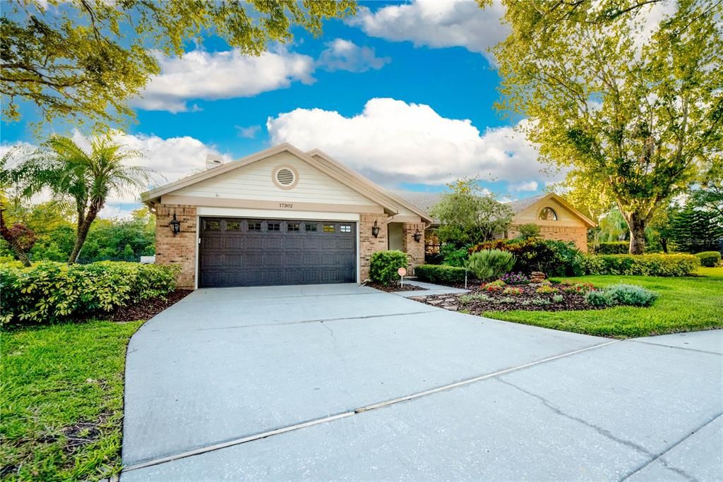 For Sale: $850,000 (4 beds, 2 baths, 2566 Square Feet)