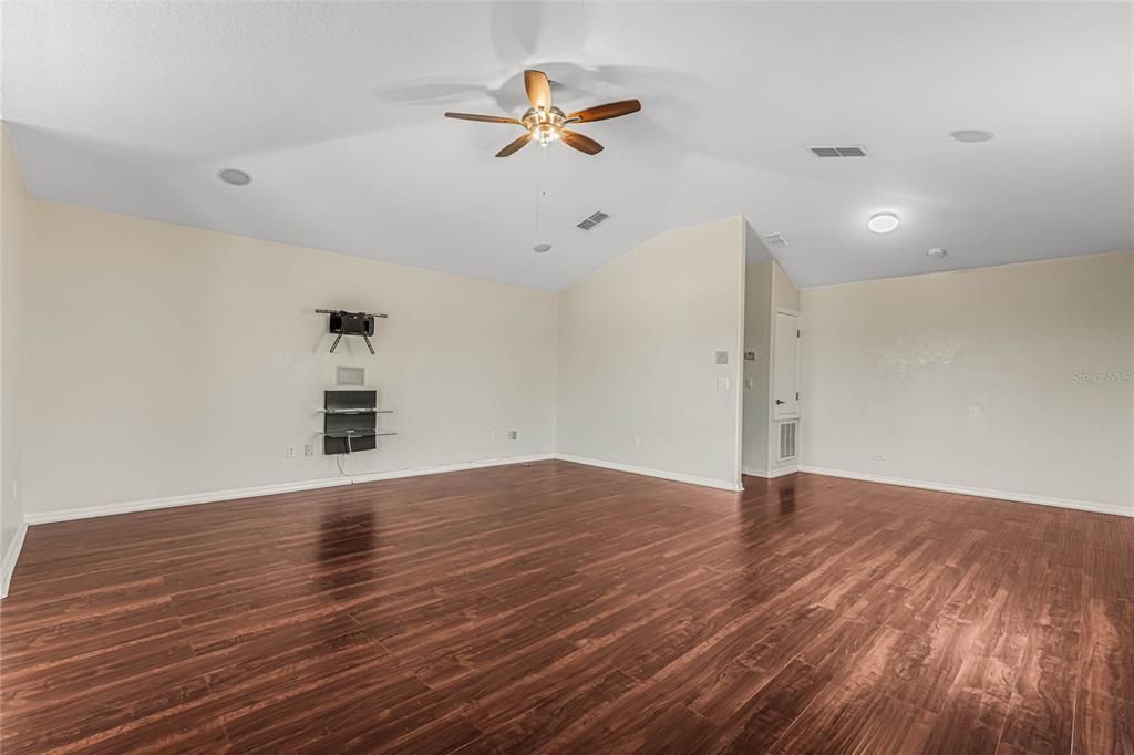 Loft / Bonus Room