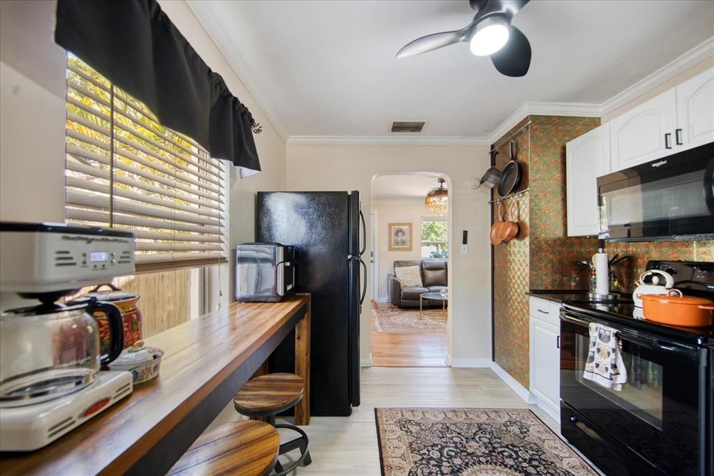 Active With Contract: $355,000 (2 beds, 1 baths, 824 Square Feet)
