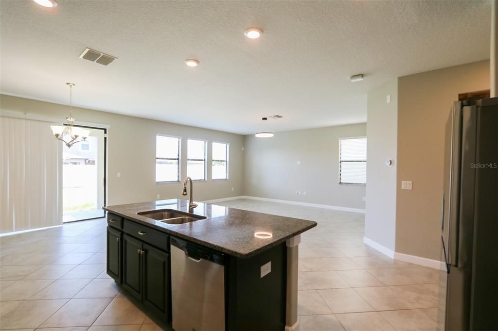 For Rent: $2,850 (4 beds, 2 baths, 2834 Square Feet)