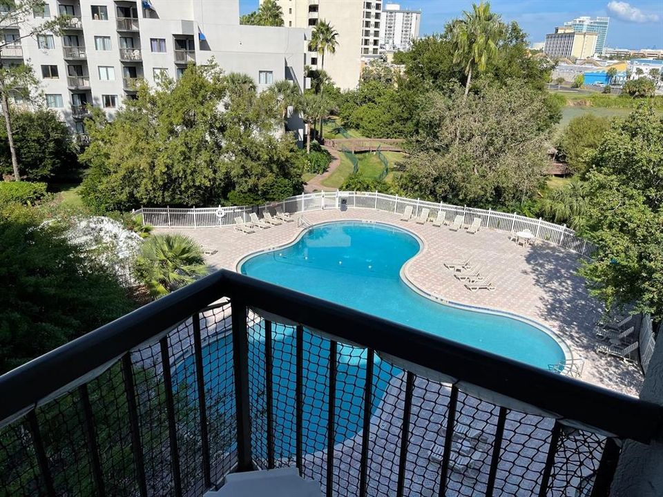 Active With Contract: $151,000 (1 beds, 1 baths, 408 Square Feet)