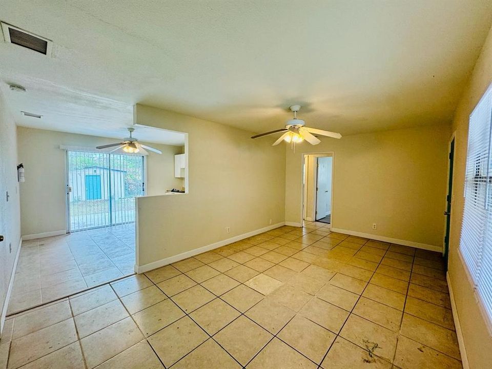 For Rent: $1,825 (3 beds, 1 baths, 1012 Square Feet)