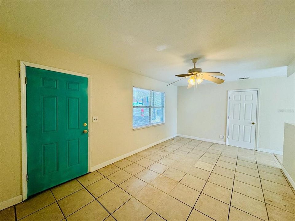 For Rent: $1,825 (3 beds, 1 baths, 1012 Square Feet)