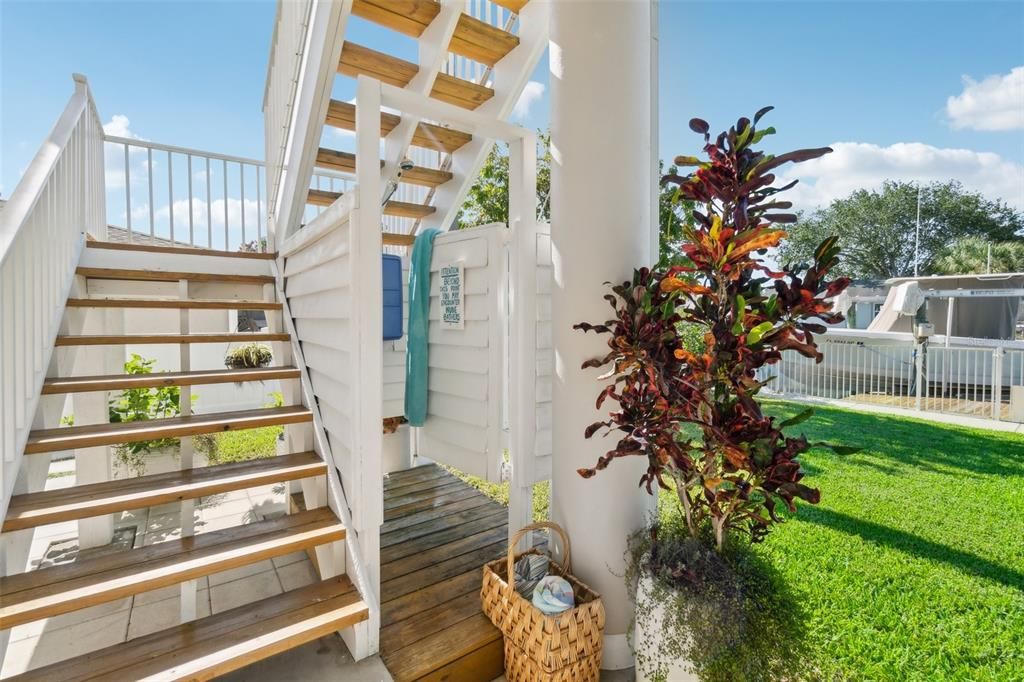 Open staircase from main floor to back yard