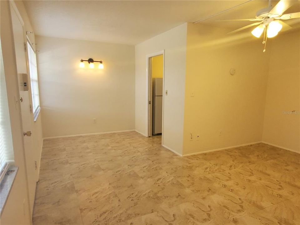 For Sale: $109,000 (1 beds, 1 baths, 640 Square Feet)