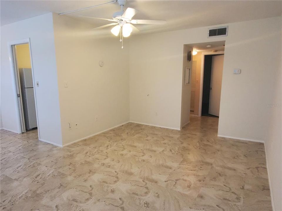 For Sale: $109,000 (1 beds, 1 baths, 640 Square Feet)