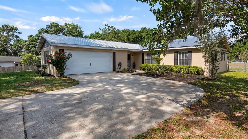 Active With Contract: $275,000 (3 beds, 2 baths, 1296 Square Feet)