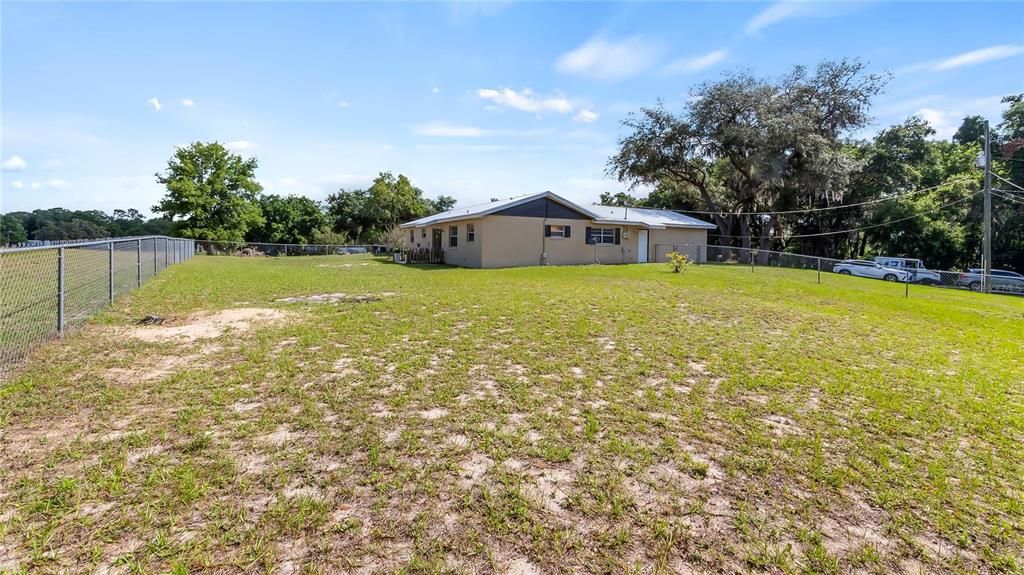 Recently Sold: $275,000 (3 beds, 2 baths, 1296 Square Feet)