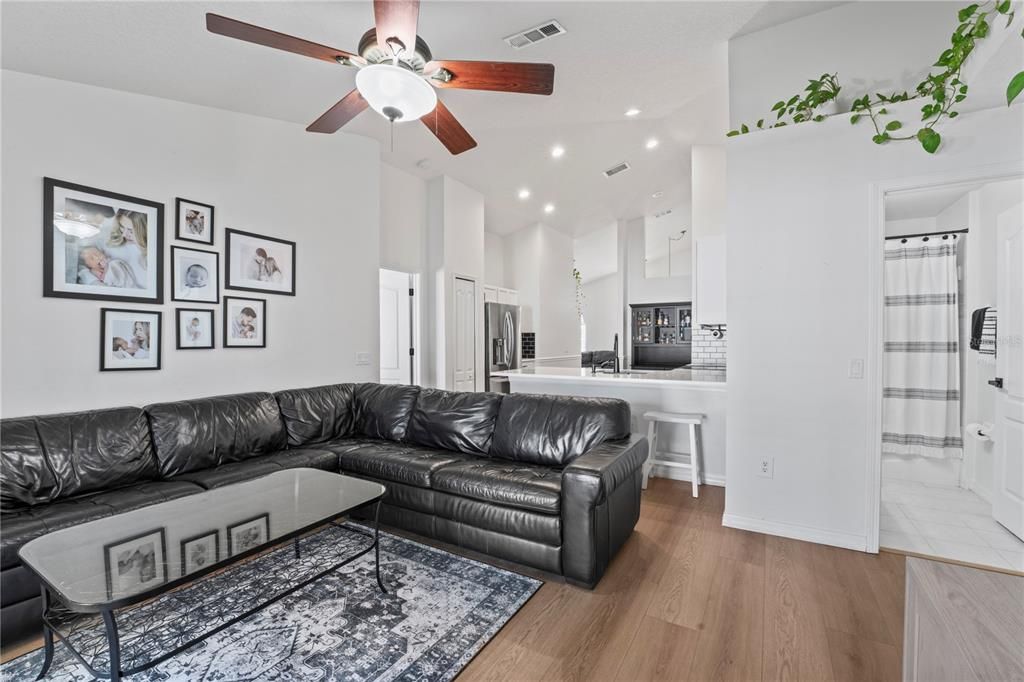 For Sale: $365,000 (3 beds, 2 baths, 1425 Square Feet)