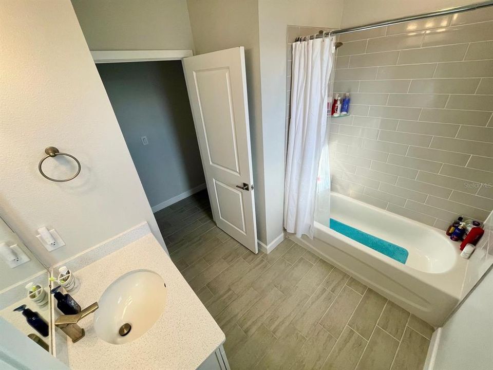 最近租的: $2,000 (4 贝兹, 2 浴室, 1787 平方英尺)