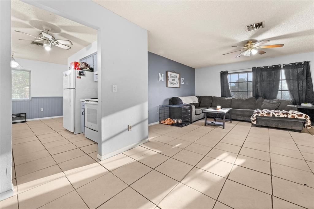 For Sale: $265,000 (2 beds, 2 baths, 1131 Square Feet)