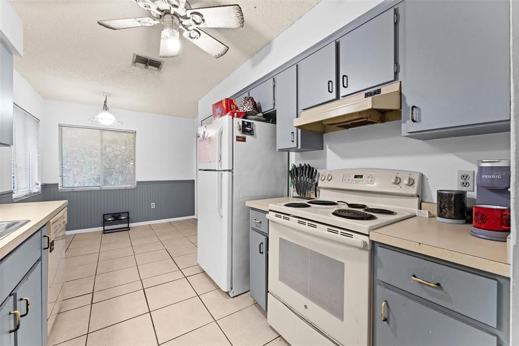 For Sale: $265,000 (2 beds, 2 baths, 1131 Square Feet)