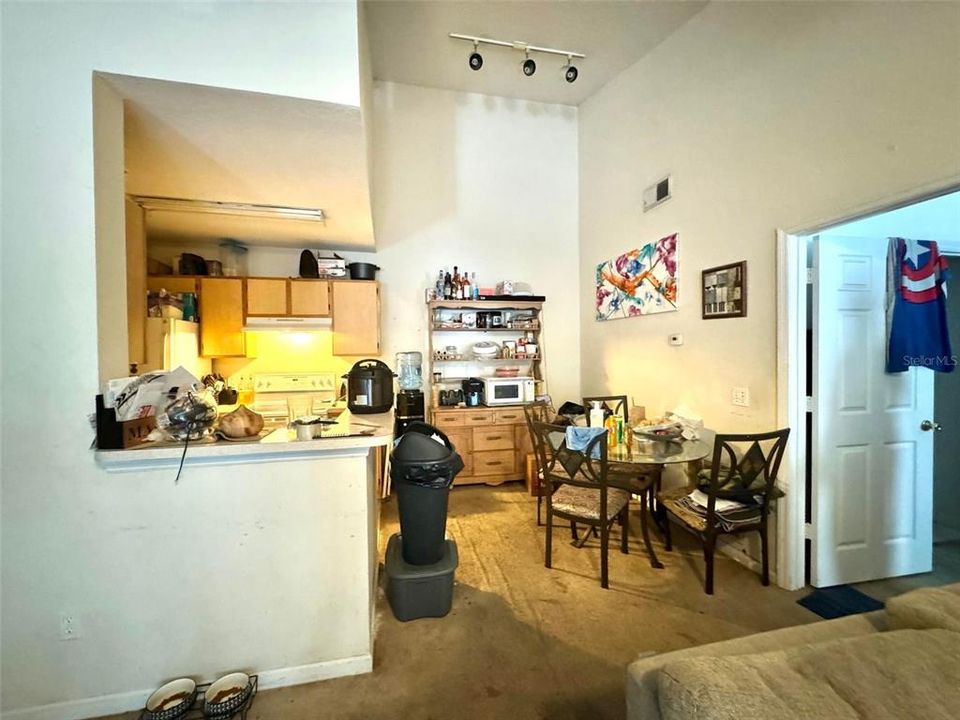 For Sale: $275,000 (3 beds, 2 baths, 1423 Square Feet)