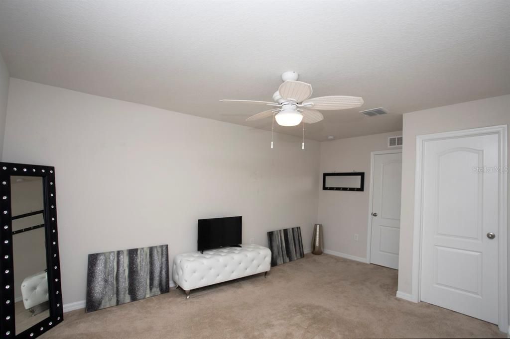 For Sale: $349,900 (3 beds, 2 baths, 1860 Square Feet)