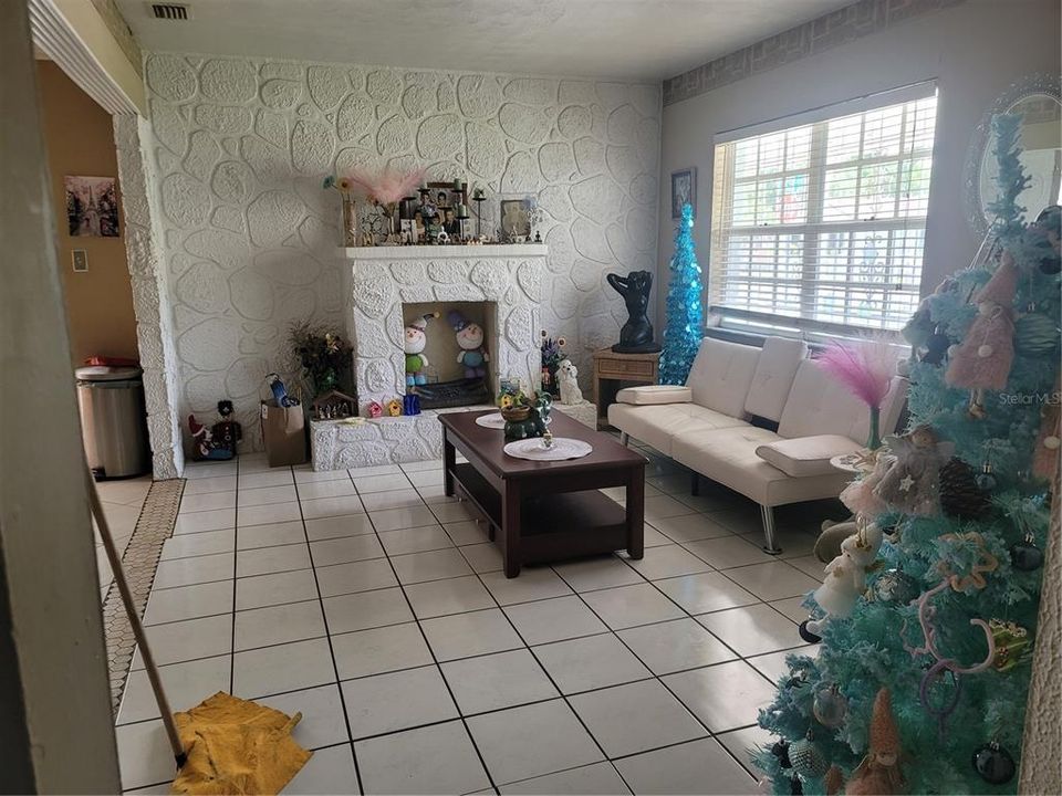 Recently Sold: $315,000 (3 beds, 2 baths, 1398 Square Feet)