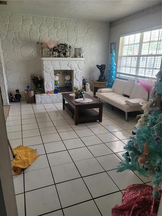 Recently Sold: $315,000 (3 beds, 2 baths, 1398 Square Feet)