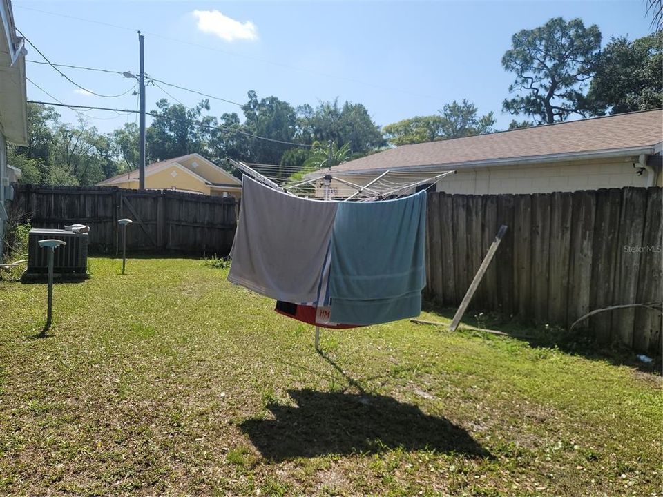 Active With Contract: $315,000 (3 beds, 2 baths, 1398 Square Feet)