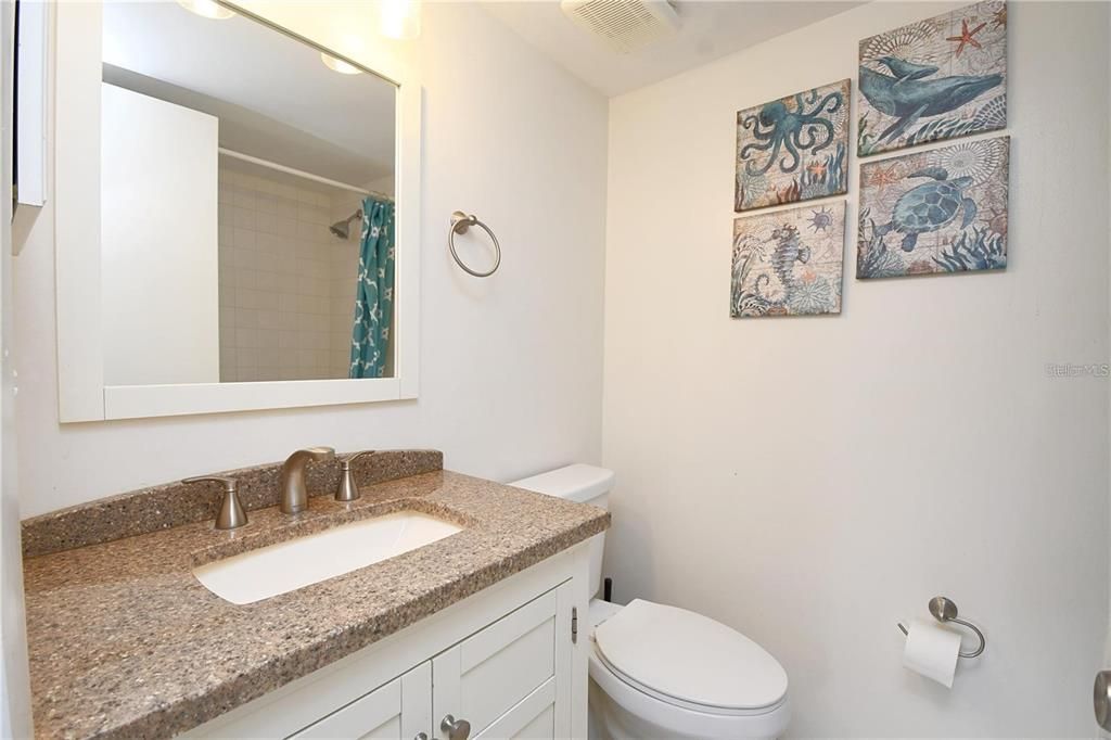 Active With Contract: $195,000 (2 beds, 2 baths, 1054 Square Feet)