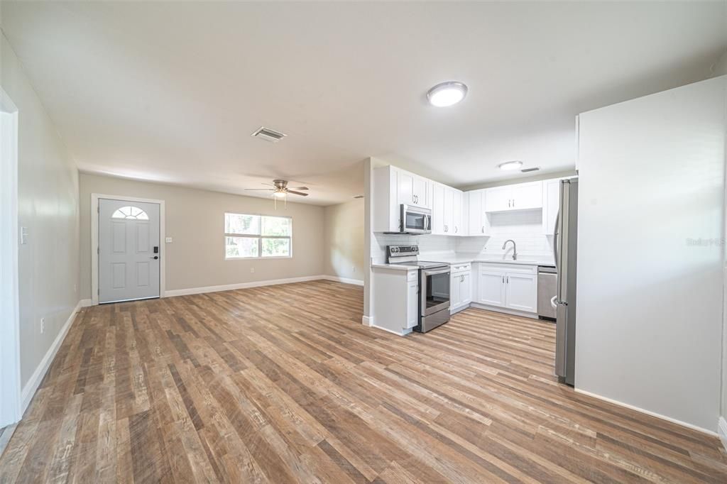 Active With Contract: $225,000 (3 beds, 1 baths, 1196 Square Feet)