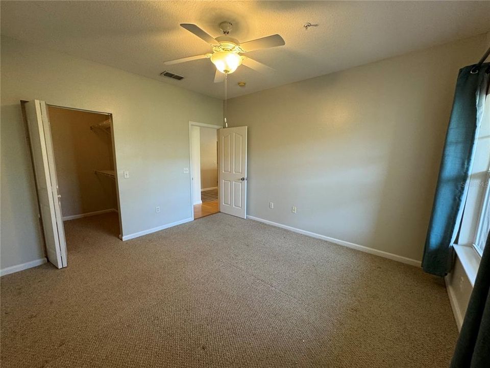 For Rent: $1,400 (1 beds, 1 baths, 867 Square Feet)