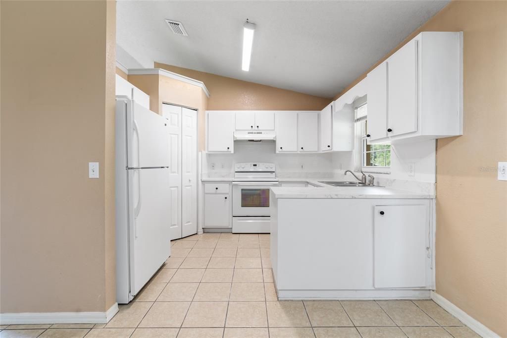 For Sale: $260,000 (3 beds, 2 baths, 1378 Square Feet)